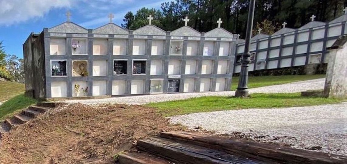 Esquelas.es | [BREVES] Boiro sube las tasas del cementerio // Roban ornamentos de varios nichos del camposanto de Calafell